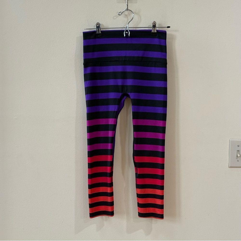 K-DEER signature stripe capri leggings